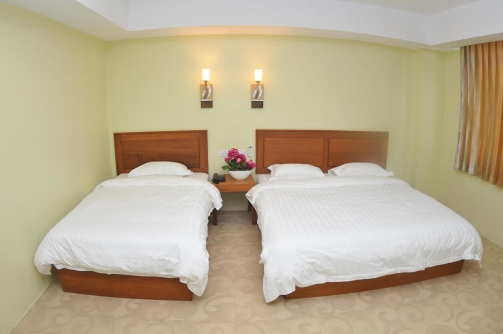 Shwe Phyu Hotel 3*