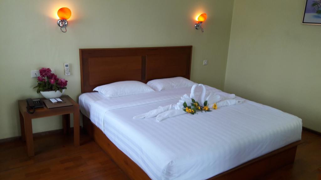 Shwe Phyu Hotel 3*